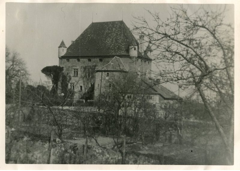 Château d'Yvoire et son jardin en 1941 Château de Haute-Savoie, France