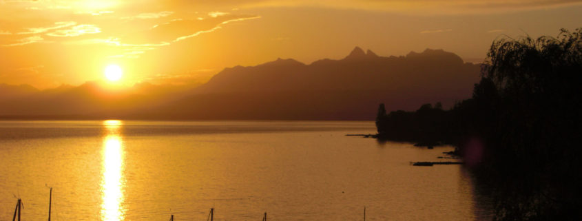 Lever De Soleil Sur Le Lac Léman Depuis Yvoire Le Jardin